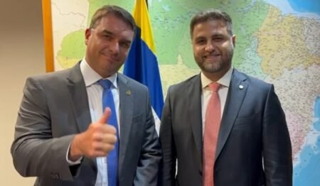 Flávio Bolsonaro anuncia filiação de Wladimir Garotinho ao PL na próxima semana