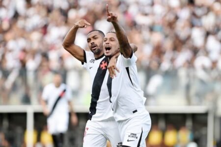 Vasco vence o Grêmio em São Januário e embala no Brasileirão