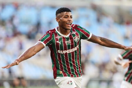 Fluminense vira sobre o Athletico-PR em jogo eletrizante e vence por 3 a 2