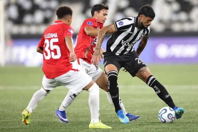 Botafogo joga mal, sai atrás e só empata com o Caracas na estreia da Sul-Americana