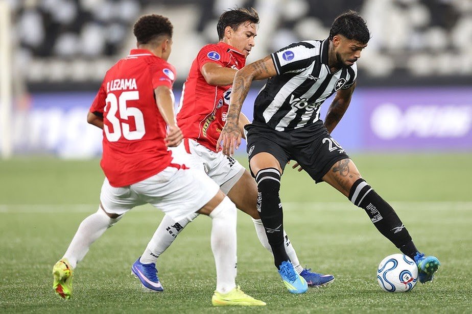 Botafogo joga mal, sai atrás e só empata com o Caracas na estreia da Sul-Americana