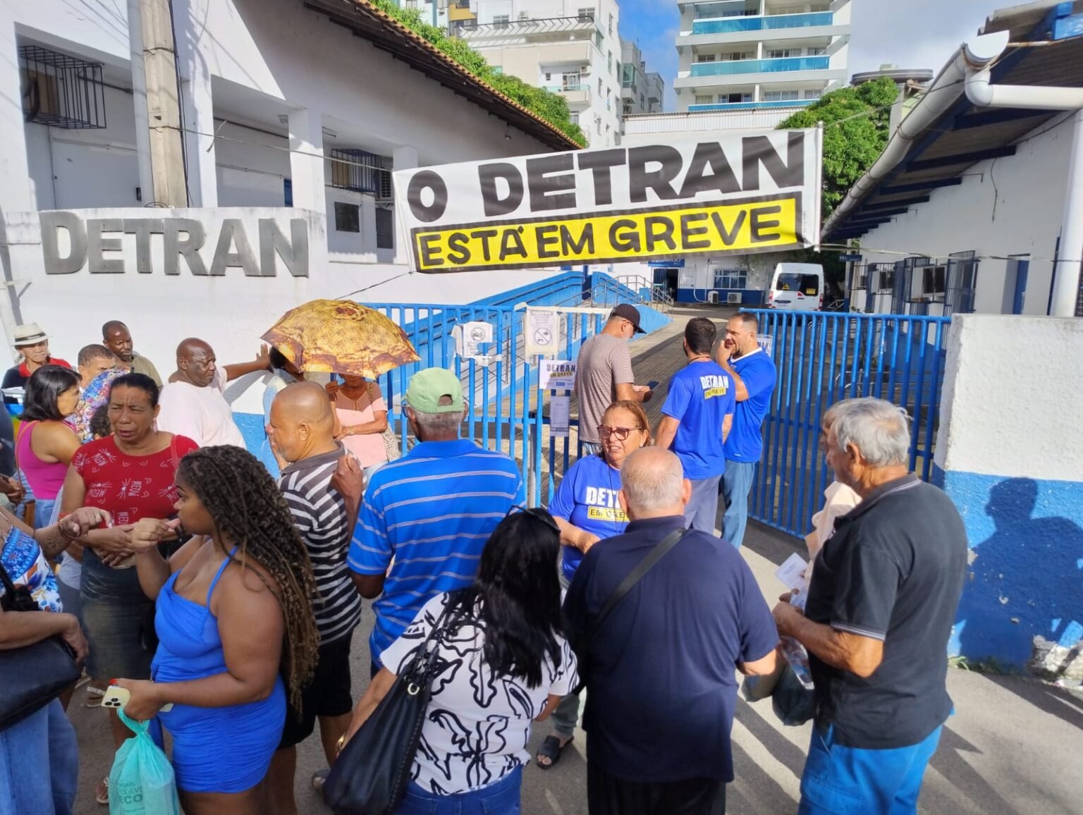 Greve no Detran-RJ fecha 100% dos postos e paralisa atendimentos em Campos