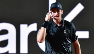 João Fonseca encara francês em Monte Carlo e busca vaga nas oitavas