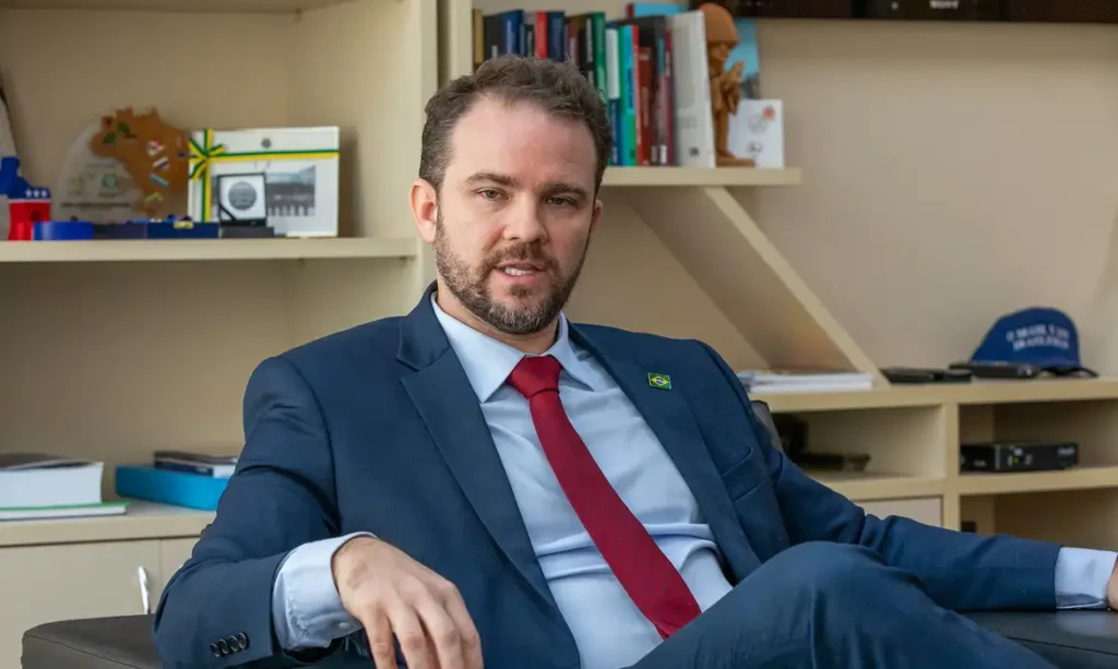 Governo avalia uso do FGTS para quitar dívidas em novo pacote de crédito