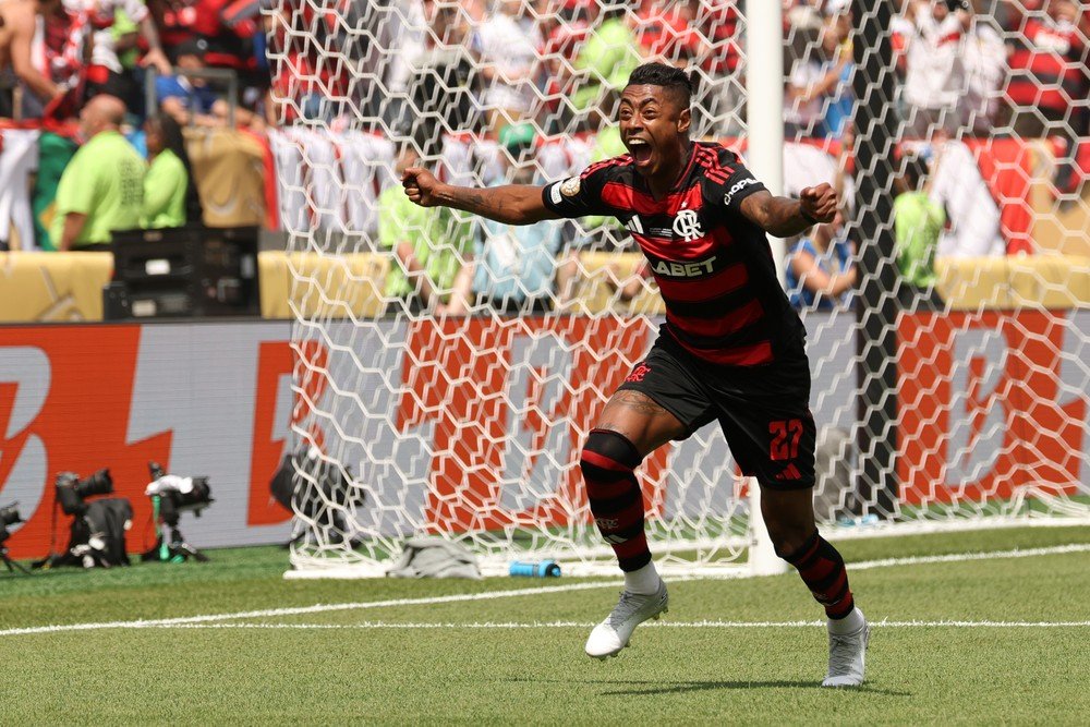 Flamengo vence Cusco por 2 a 0 na estreia e larga bem na Libertadores