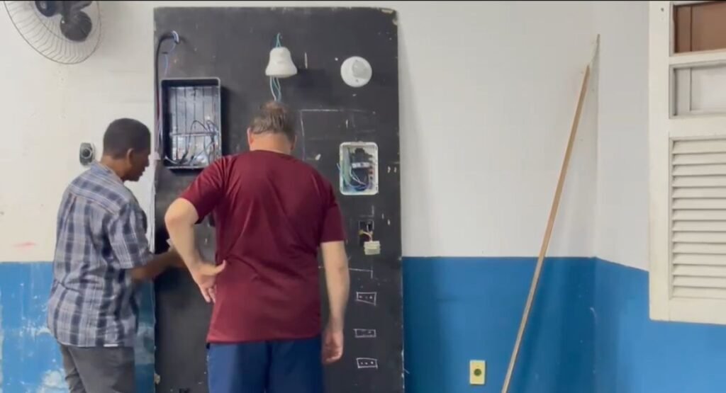 Aeroporto Bartolomeu Lisandro e Projeto Despertar iniciam curso gratuito de eletricista em Campos