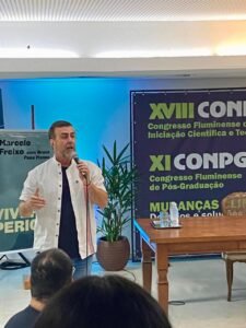 Marcelo Freixo lança livro no CONFICT em Campos