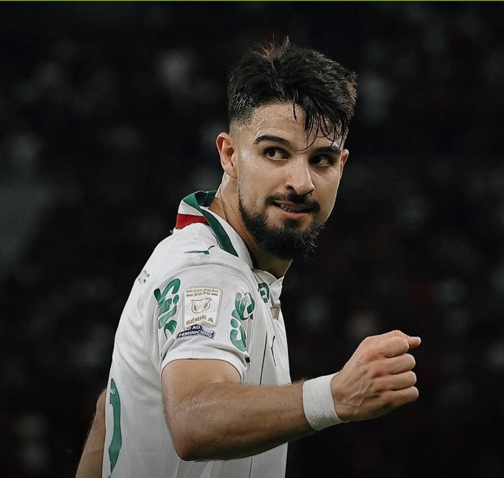 Palmeiras atropela o Flamengo e segue líder do Brasileirão