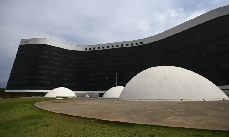 Especialistas alertam para avanço de fake news com uso de IA nas eleições