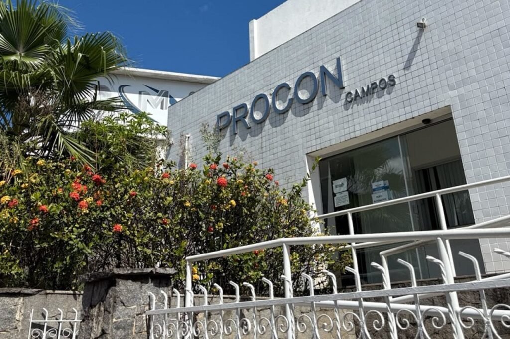 Procon Campos alerta consumidores sobre reajustes em academias e serviços continuados