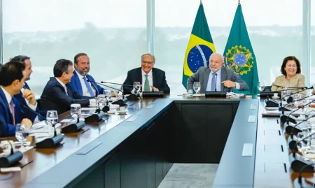 Governo avalia aumentar mistura de etanol na gasolina e promete redução no preço dos combustíveis