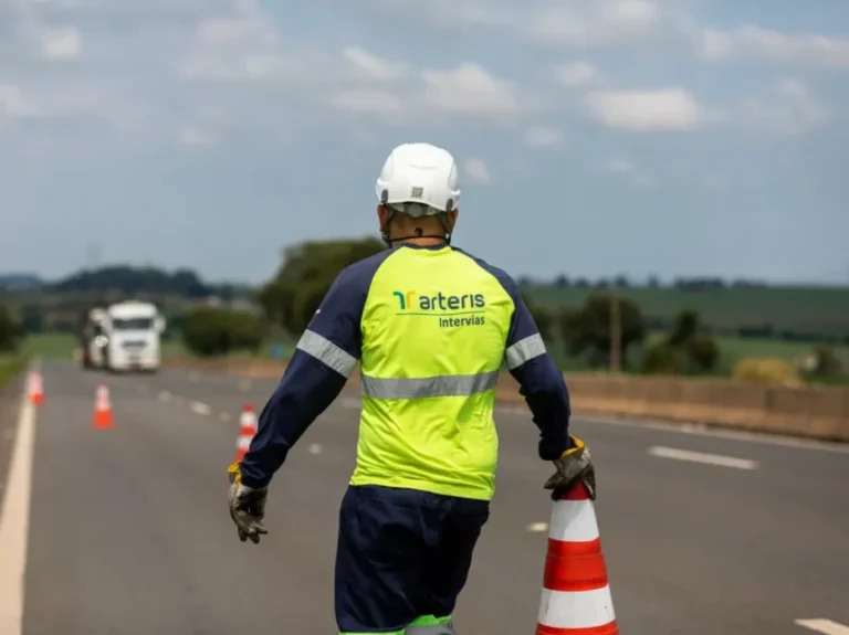 Obras na BR-101 exigem atenção de motoristas em Campos e região