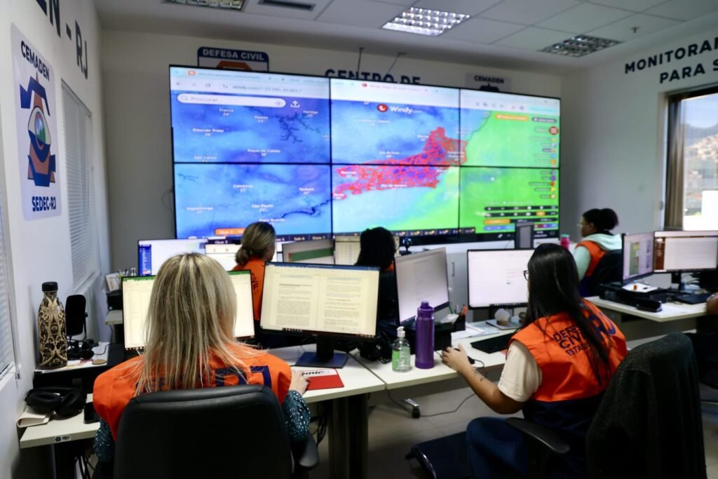 O sistema de alerta emergencial para celulares tem se tornado um importante aliado na prevenção de tragédias provocadas por eventos climáticos no Rio de Janeiro.
