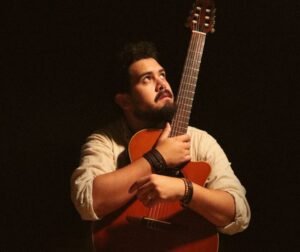 Matheus Nicolau lança novo álbum em shows na Villa Maria