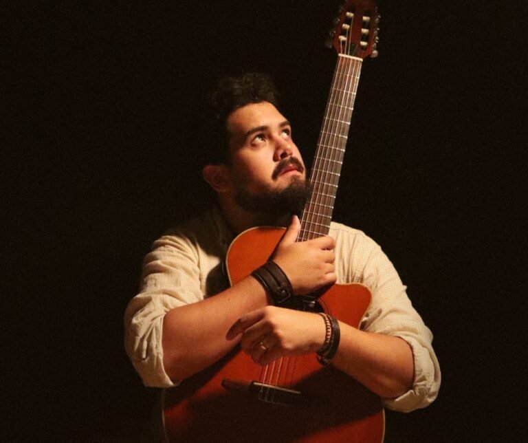 Matheus Nicolau lança novo álbum em shows na Villa Maria