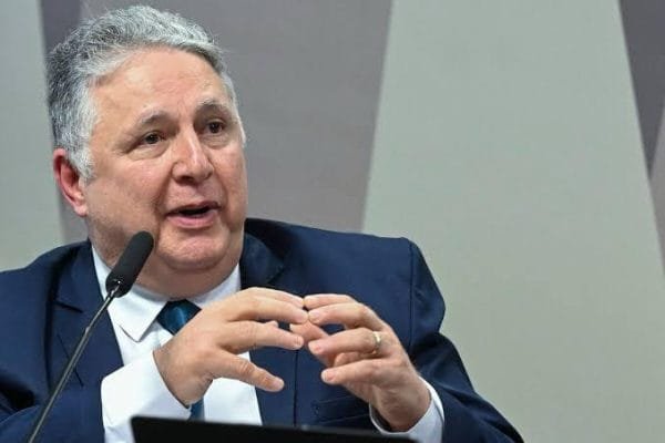 DC rompe com Garotinho e declara apoio a Eduardo Paes na disputa pelo Governo do Rio