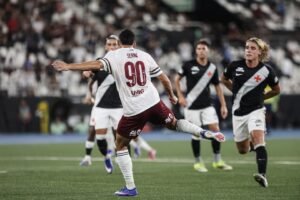 Vasco e Fluminense abrem disputa por vaga nas quartas da Copa do Brasil neste sábado