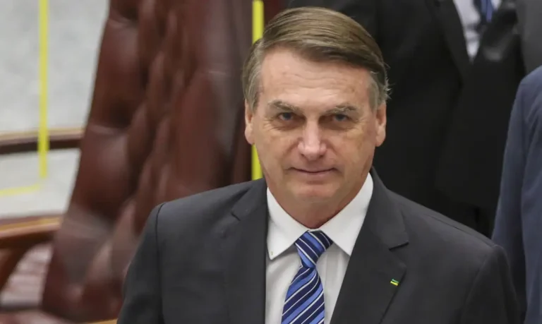 Moraes prorroga prisão domiciliar de Bolsonaro e mantém medidas restritivas