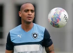 Ex-atacante do Botafogo morre após queda de muro durante temporal no Rio