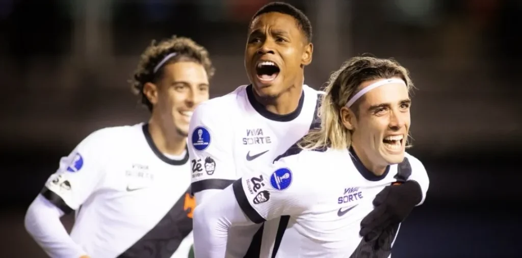 Vasco encara o Vitória em confronto direto para deixar a zona de rebaixamento