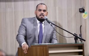 Marquinho Bacellar desiste de candidatura a deputado federal e declara apoio a Antonio Rueda