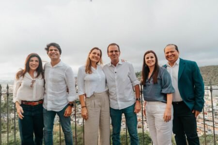 Eduardo Paes inicia campanha ao governo do Rio com agenda religiosa e discurso focado em segurança