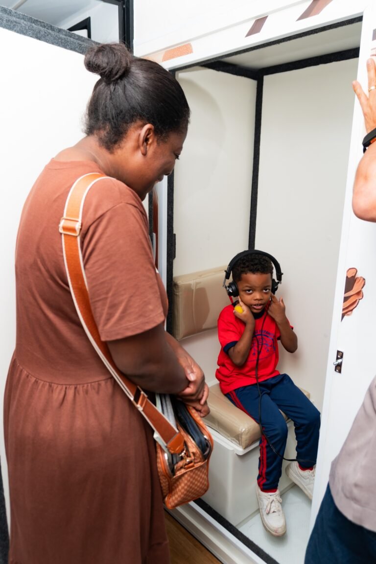 Programa Olhinho Feliz atende 581 crianças e amplia ações de saúde nas escolas de Itaperuna