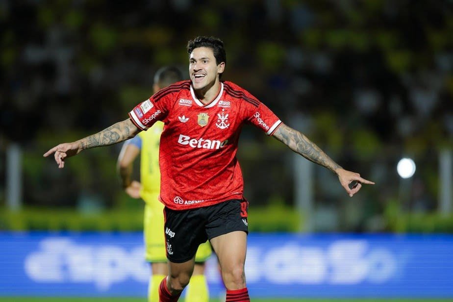 Flamengo goleia o Mirassol por 5 a 1 e encosta na liderança do Brasileirão