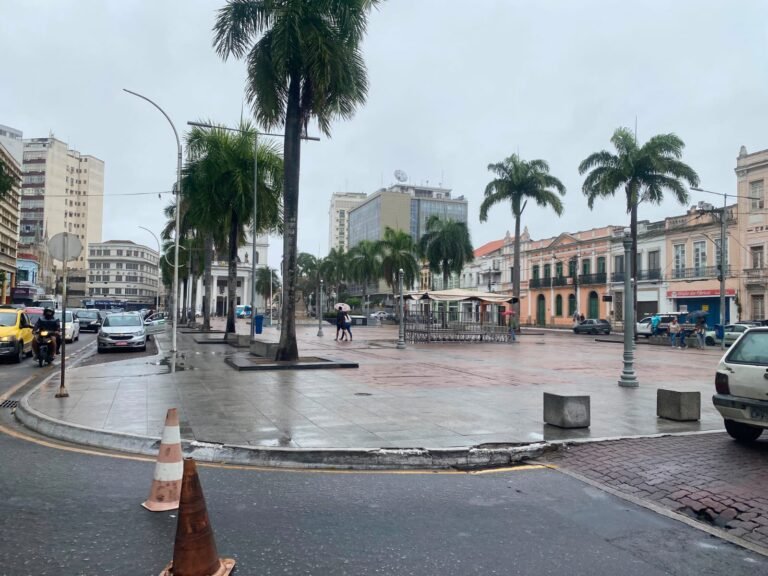 Frente fria muda o tempo em Campos e deixa terça-feira chuvosa e com temperaturas mais baixas