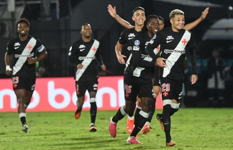 Vasco goleia Olimpia no Paraguai e avança às quartas da Sul-Americana