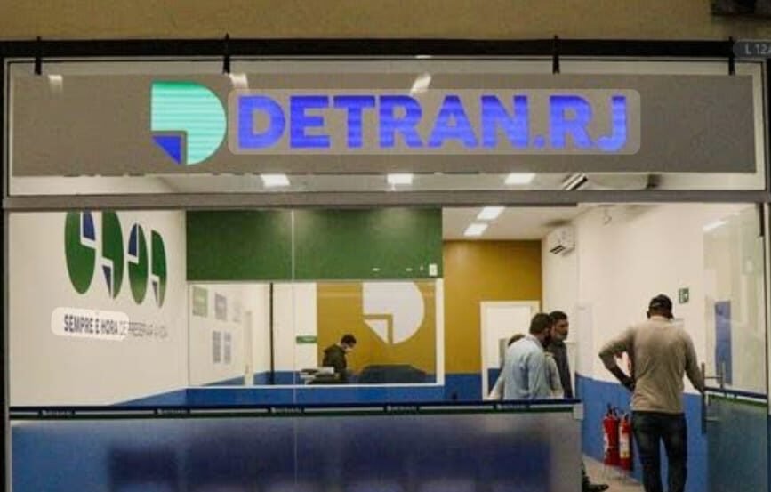 Procon Campos orienta consumidores sobre direitos no atendimento bancário