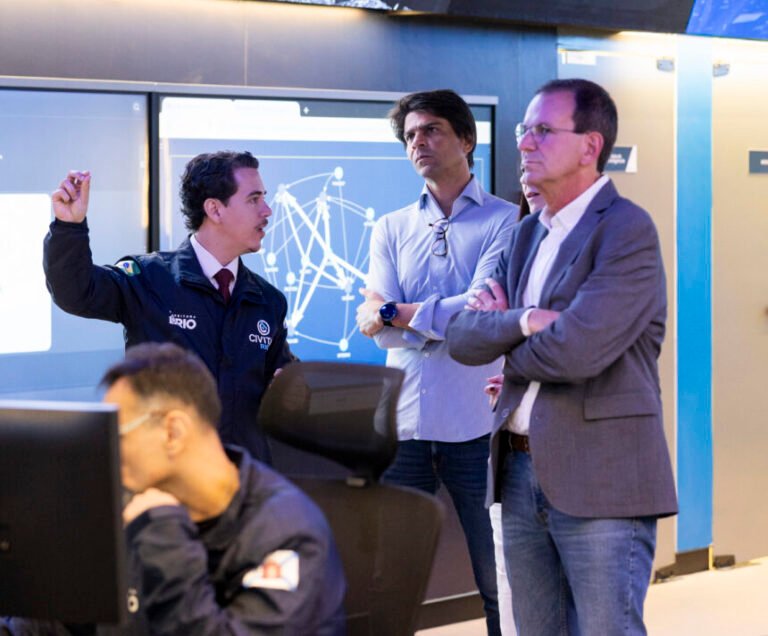 Eduardo Paes promete câmeras inteligentes e barreiras digitais em cidades do RJ