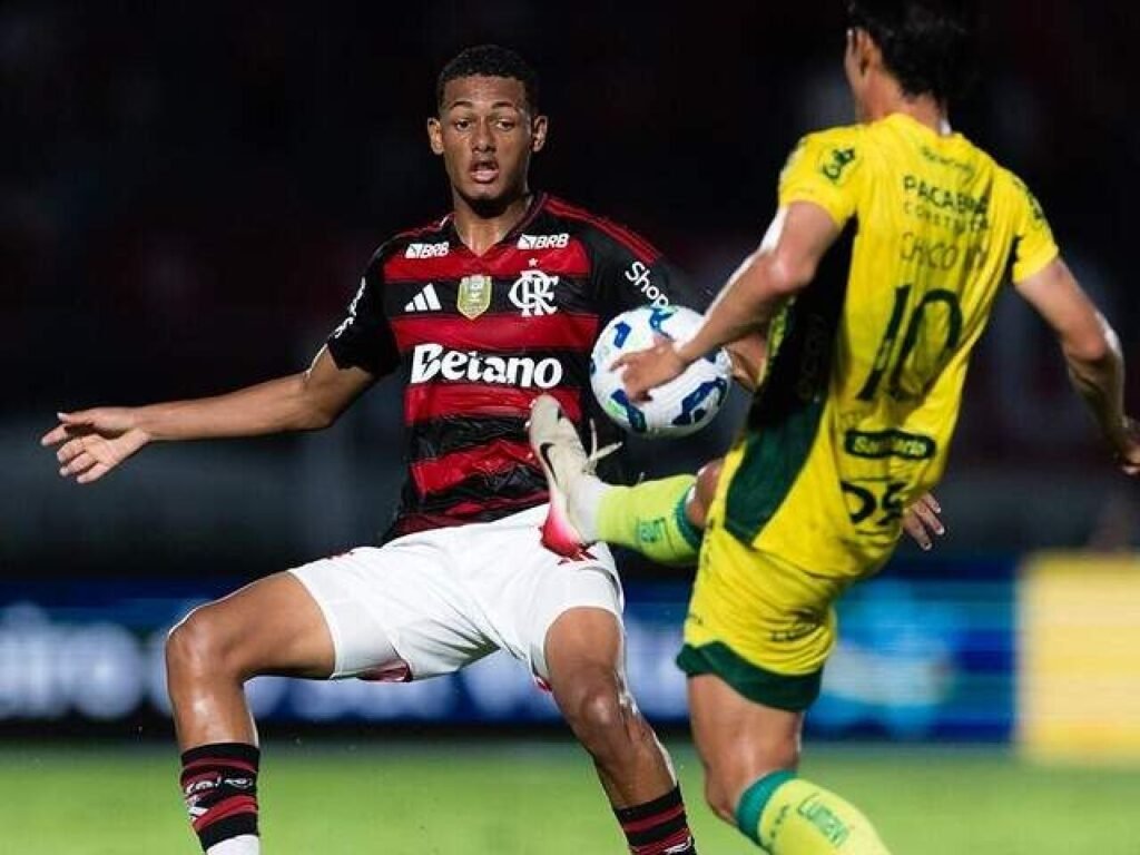 Flamengo encara o Mirassol de olho na liderança do Brasileirão