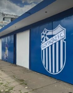 Aryzão recebe nova pintura antes de jogo do Goytacaz pela Série B1