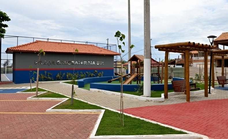 Grussaí ganha nova praça com quadra esportiva, playground e espaço de convivência