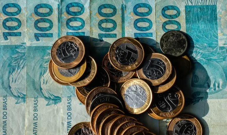 Salário mínimo de R$ 1.741 é previsto no Orçamento de 2027