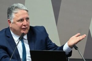 TRE-RJ mantém candidatura de Garotinho indeferida