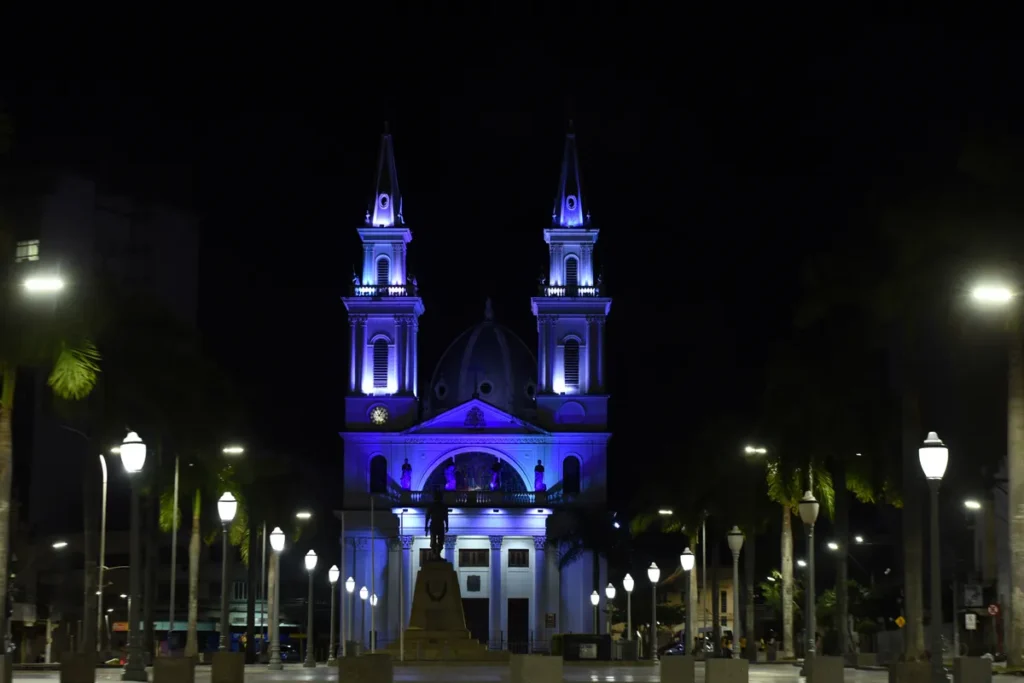 CDL e Diocese discutem iluminação natalina da Catedral de Campos