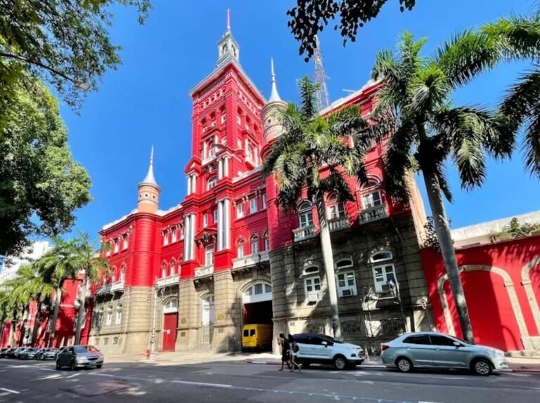 Corpo de Bombeiros do RJ abre 192 vagas temporárias para profissionais de nível superior