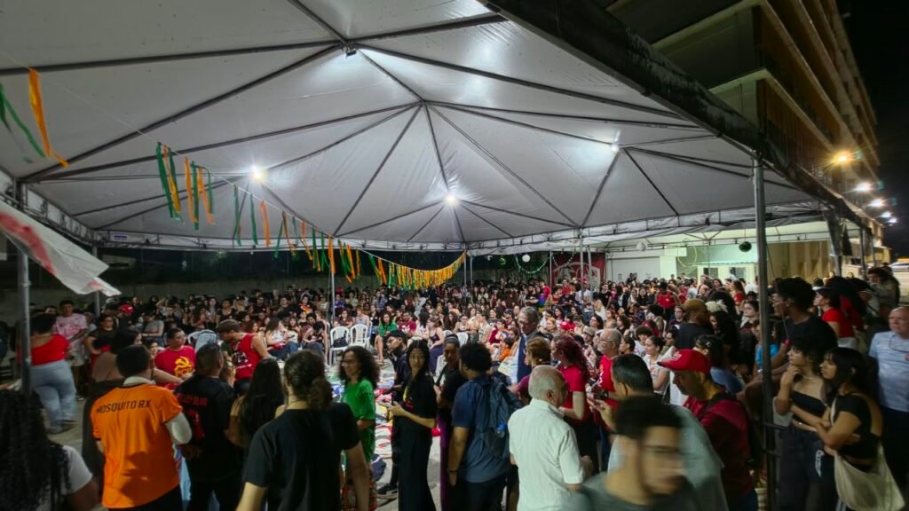 Estudantes da UFF fazem manifestação no Centro de Campos