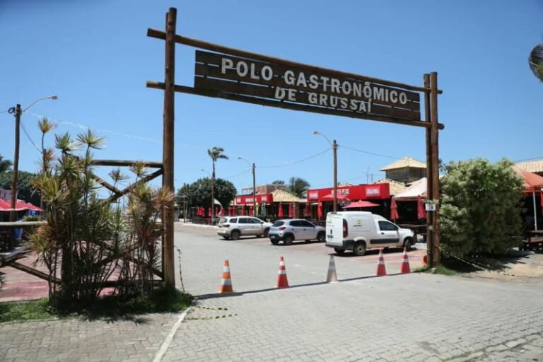 Pórticos do Polo Gastronômico de Grussaí passam por manutenção