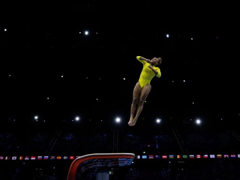 Rebeca Andrade e Flávia Saraiva brilham, e Brasil avança a cinco finais no Mundial de Ginástica