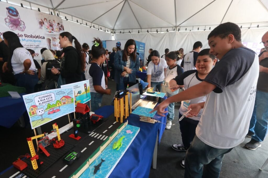 Mostra de Robótica reúne projetos de 41 escolas municipais em Campos