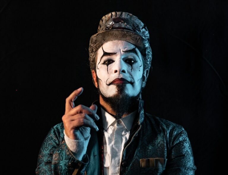Fernando Anitelli, de O Teatro Mágico, se apresenta em Campos nesta sexta