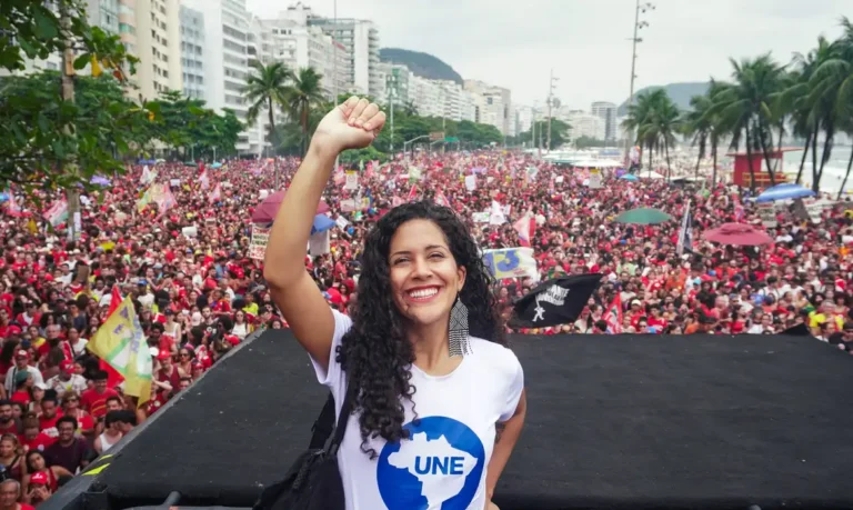 UNE destaca mobilização estudantil em defesa da democracia e da educação